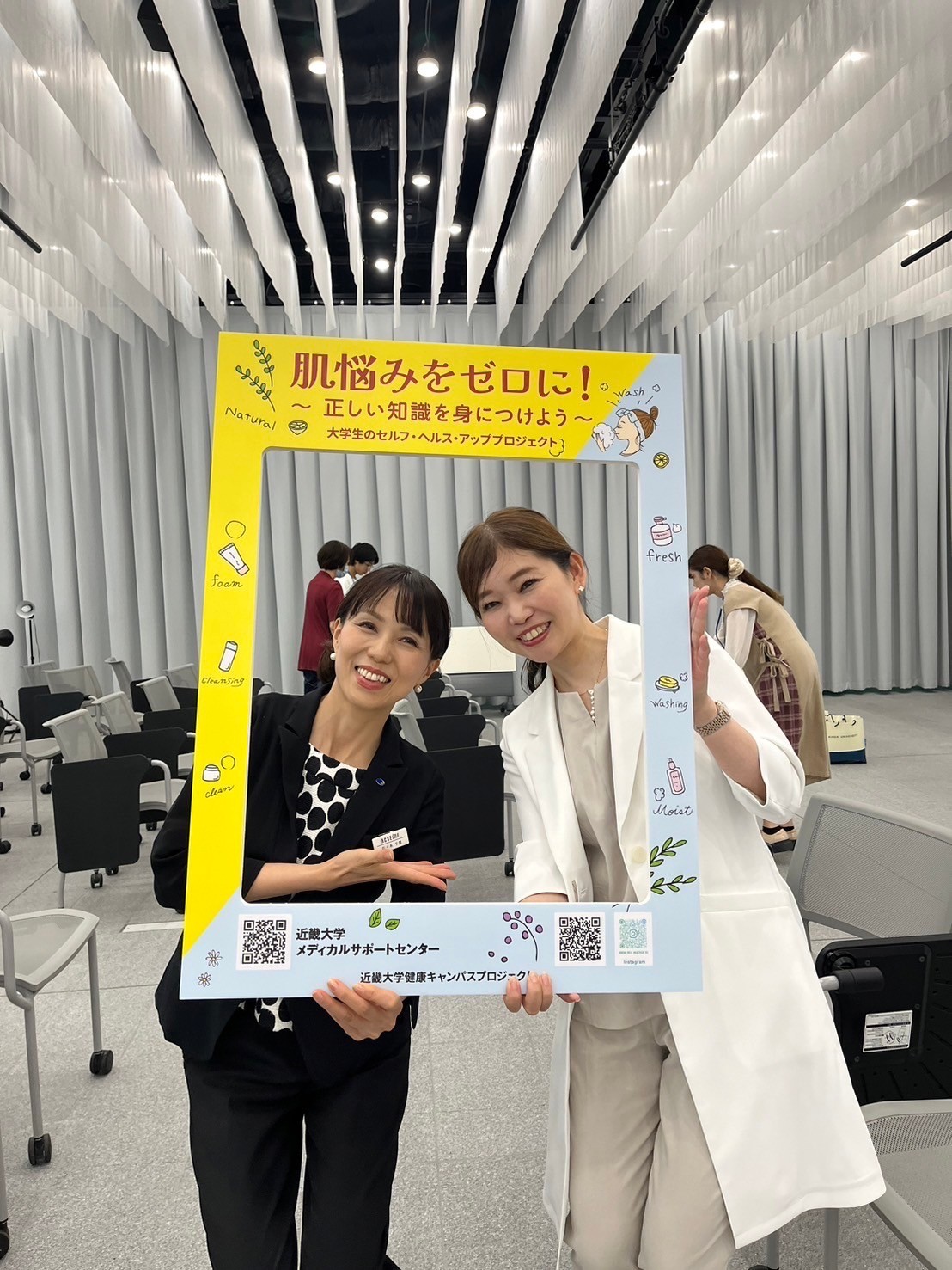 近畿大学でのメディカルイベントで使用　　　　　　【アクセーヌ株式会社様】のイベント用インスタパネルとチラシ