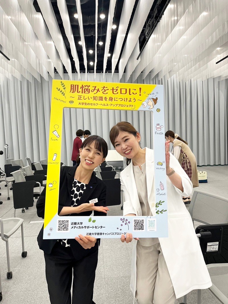 近畿大学でのメディカルイベントで使用　　　　　　【アクセーヌ株式会社様】のイベント用インスタパネルとチラシ